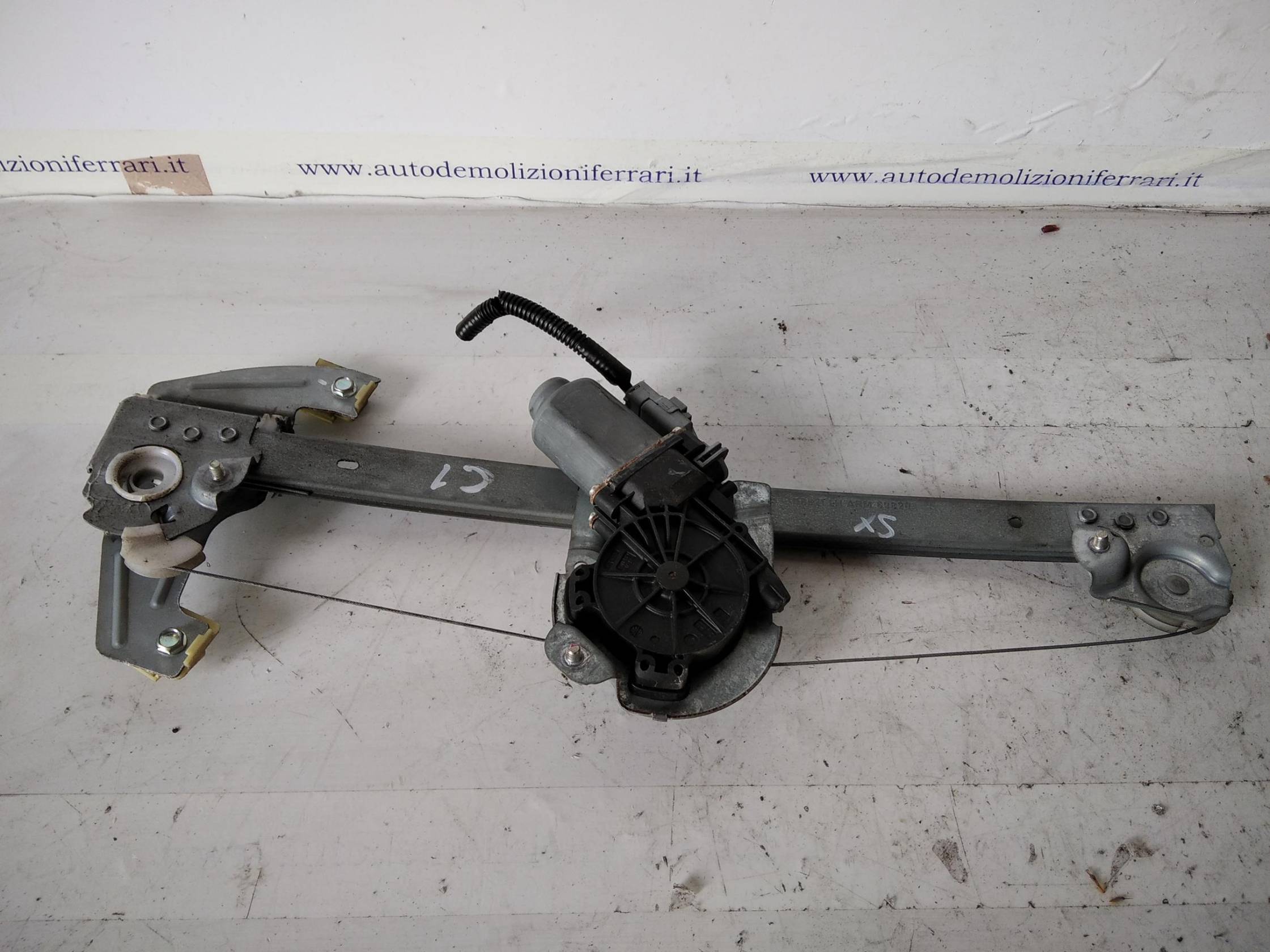 Alzacristallo elettr. porta ant. sx.